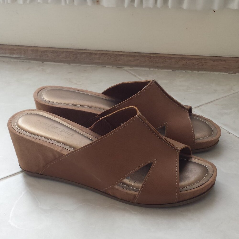 Wide Camel Color Wedges